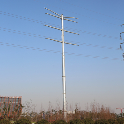 La compañia de electricidad sumergida caliente postes del metal galvanizó la torre de alto voltaje de la transmisión