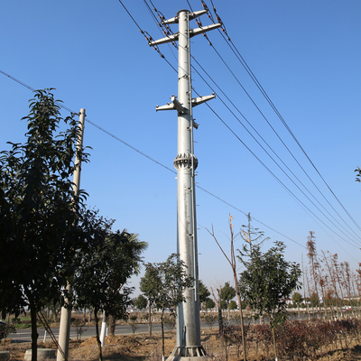 La compañia de electricidad sumergida caliente postes del metal galvanizó la torre de alto voltaje de la transmisión