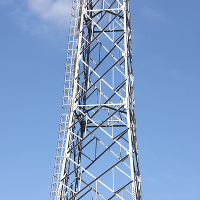 Palo autosuficiente galvanizado de la torre del enrejado de Q355b para la telecomunicación